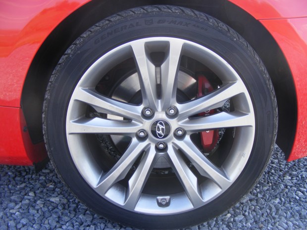 19" Wheels w/ General G-Max Ultra High Performance All-Season Rubber